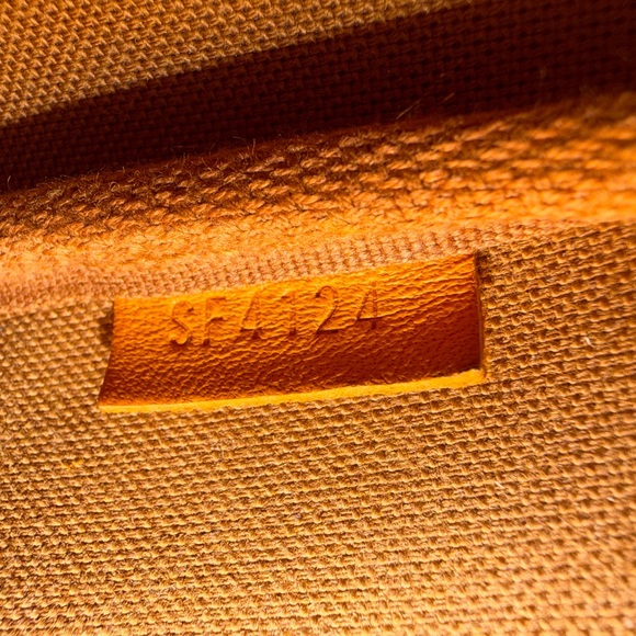 Authentic Louis Vuitton Momogram Mini Pochette - Picture 6 of 7